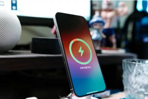 北流苹果15换屏服务分享用什么充电器给iPhone15充电更好 